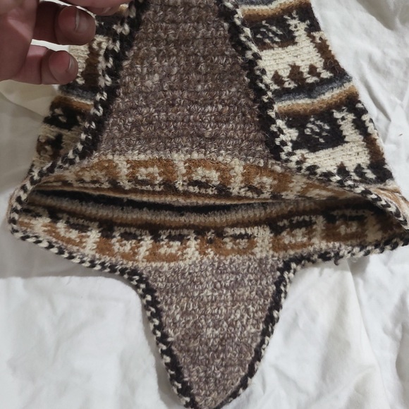 Handmade Peruvian Alpaca Beanie - Picture 2 of 2